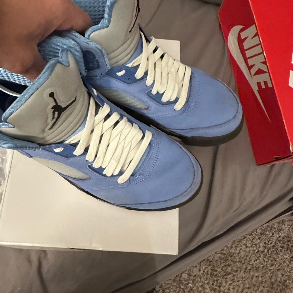 Air Jordan IV men’s Blue and Gray Sneakers